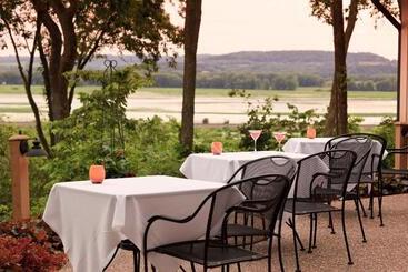 هتل Goldmoor Inn & Resort