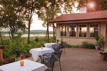 هتل Goldmoor Inn & Resort