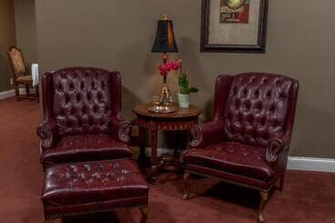 هتل Goldmoor Inn & Resort