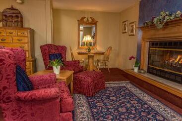 هتل Goldmoor Inn & Resort