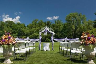 هتل Goldmoor Inn & Resort