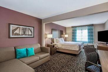 هتل La Quinta By Wyndham Fayetteville