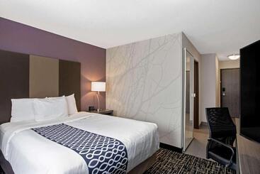 هتل La Quinta By Wyndham Fayetteville