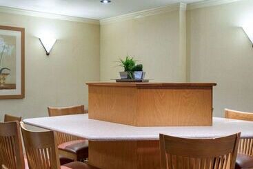هتل Quality Inn