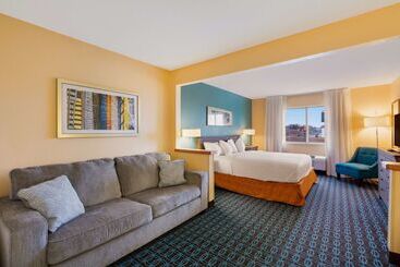 هتل SureStay Plus by Best Western Minot