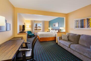 هتل SureStay Plus by Best Western Minot