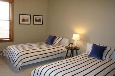 호텔 The Ferringway Resort Condominiums
