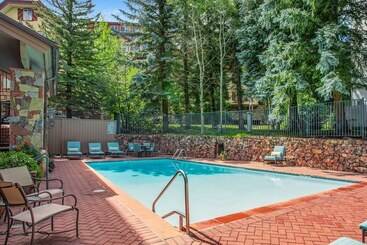 هتل The Galatyn Lodge