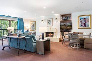 هتل The Galatyn Lodge