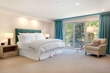 هتل The Galatyn Lodge