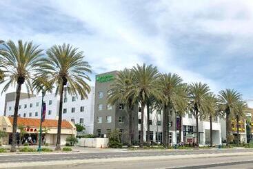 هتل Wyndham Anaheim