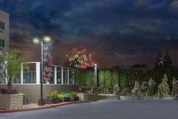 هتل Wyndham Anaheim
