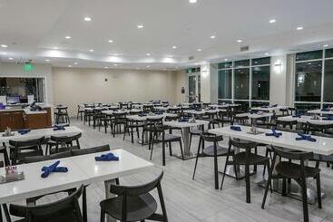 هتل Wyndham Anaheim