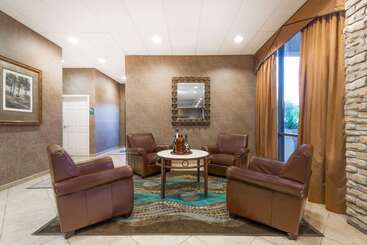 هتل Wyndham Garden Wichita Downtown