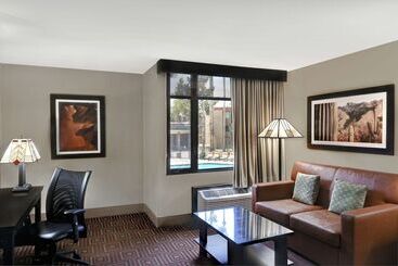 استراحتگاه Doubletree By Hilton Phoenix  Tempe