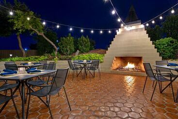 استراحتگاه Doubletree By Hilton Phoenix  Tempe