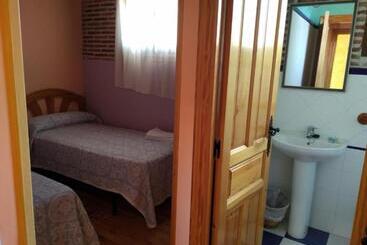 پانسیون Hostal Camino Del Cid