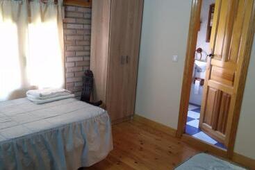 پانسیون Hostal Camino Del Cid