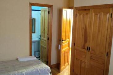 پانسیون Hostal Camino Del Cid