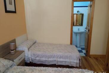 پانسیون Hostal Camino Del Cid