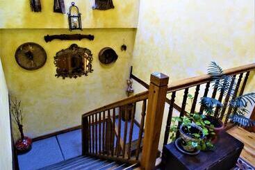 پانسیون Hostal Camino Del Cid