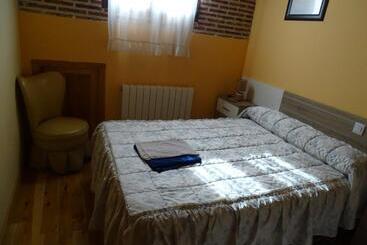 پانسیون Hostal Camino Del Cid