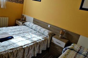 پانسیون Hostal Camino Del Cid