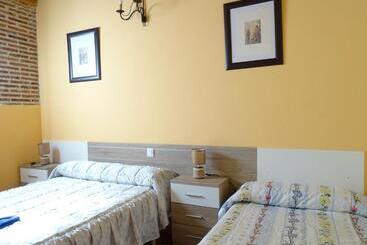 پانسیون Hostal Camino Del Cid