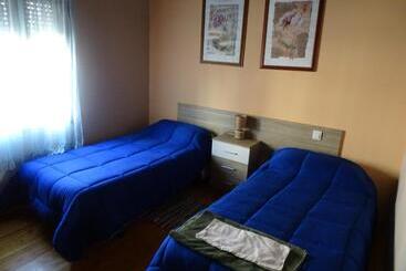 پانسیون Hostal Camino Del Cid