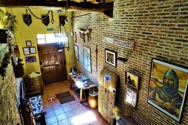 پانسیون Hostal Camino Del Cid