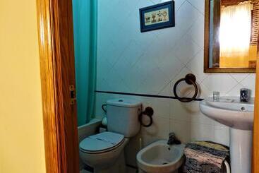 پانسیون Hostal Camino Del Cid