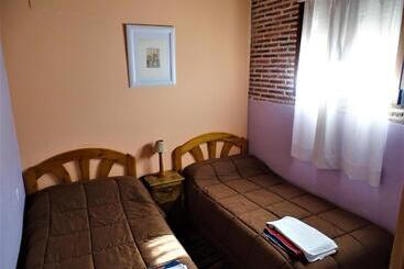 پانسیون Hostal Camino Del Cid