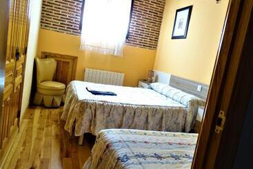 پانسیون Hostal Camino Del Cid