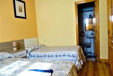 پانسیون Hostal Camino Del Cid