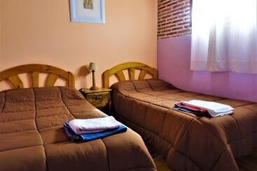 پانسیون Hostal Camino Del Cid