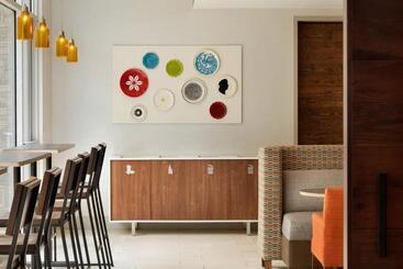 هتل Holiday Inn Express & Suites   Savannah W   Chatham Parkway, An Ihg