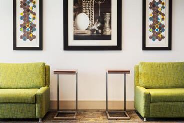 هتل Holiday Inn Express & Suites   Savannah W   Chatham Parkway, An Ihg