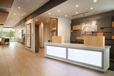 هتل Holiday Inn Express & Suites   Savannah W   Chatham Parkway, An Ihg