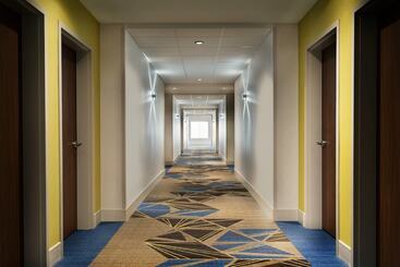 هتل Holiday Inn Express & Suites   Savannah W   Chatham Parkway, An Ihg