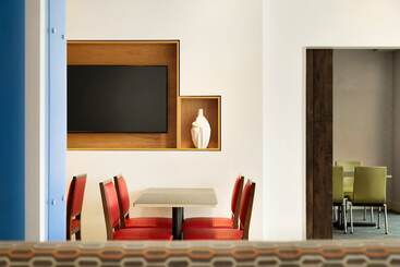 هتل Holiday Inn Express & Suites   Savannah W   Chatham Parkway, An Ihg