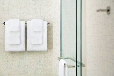 هتل Holiday Inn Express & Suites   Savannah W   Chatham Parkway, An Ihg