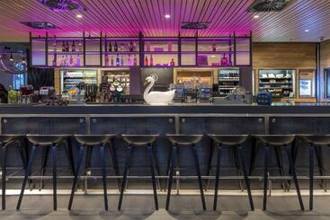 هتل Moxy Southampton