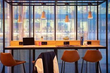 هتل Moxy Southampton