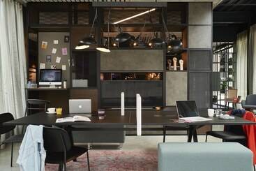 هتل Moxy Southampton