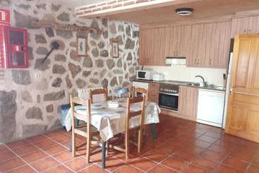 آپارتمانهای توریستها 5 Bedrooms House With Furnished Terrace At Navaluenga
