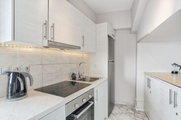 Chic Modern Seaside Oasis  Sunny Piraeus