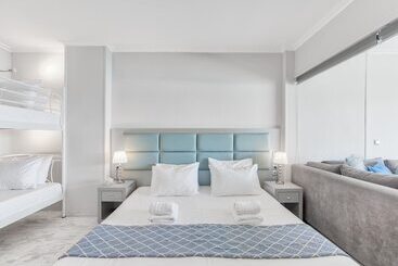 Chic Modern Seaside Oasis  Sunny Piraeus