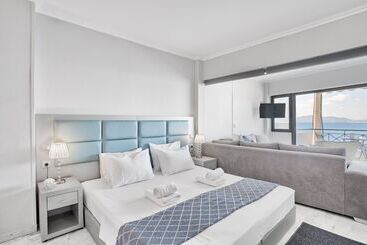 Chic Modern Seaside Oasis  Sunny Piraeus
