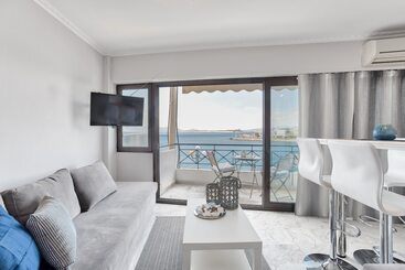 Chic Modern Seaside Oasis  Sunny Piraeus