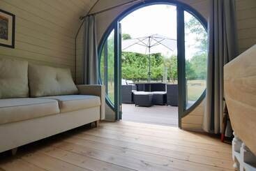 هتل Orchard Farm Luxury Glamping